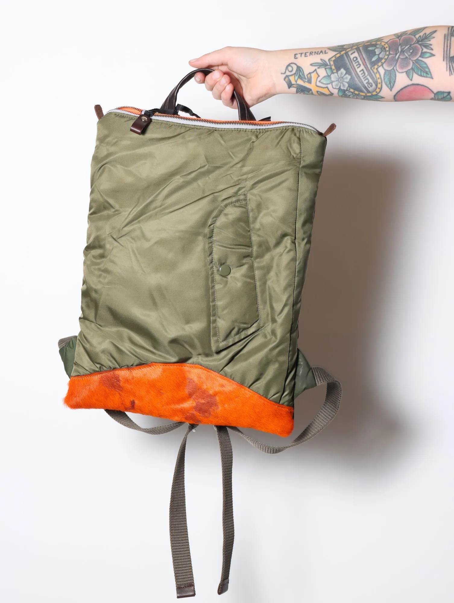 Back Up Flat Bag in Olive by Minnessak