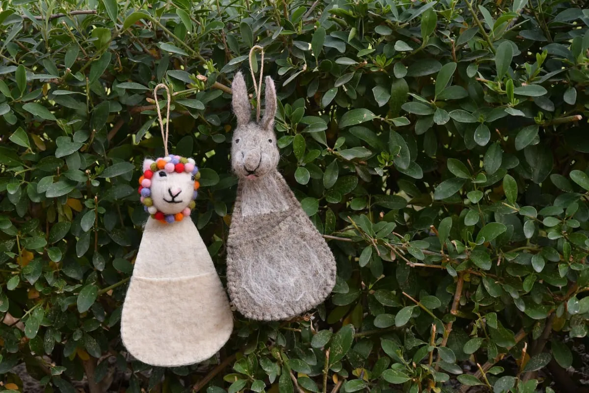 De Kulture Handmade Premium Wool Felt Rabbit And Lamb Stocking Eco Friendly Needle Felted Stuffed Easter Ornament Ideal for Home Office Decoration Holiday Décor,4X2.5X9 (LWH) Inches, Set of 2