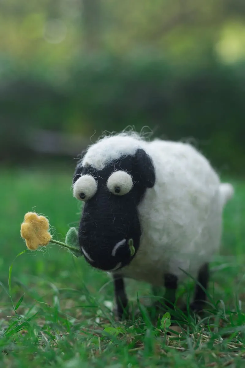 De Kulture Handmade Premium Wool Felt Valais Blacknose Sheep Eco Friendly Needle Felted Stuffed Easter Ornament Ideal for Home Office Party Decoration Holiday Décor, 9x3x5 (LWH) Inches