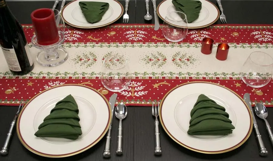 Holiday Cheer Table Runner