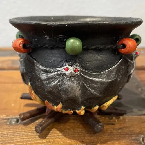 Witch Shopper with Cauldron Tabletop 28-928494